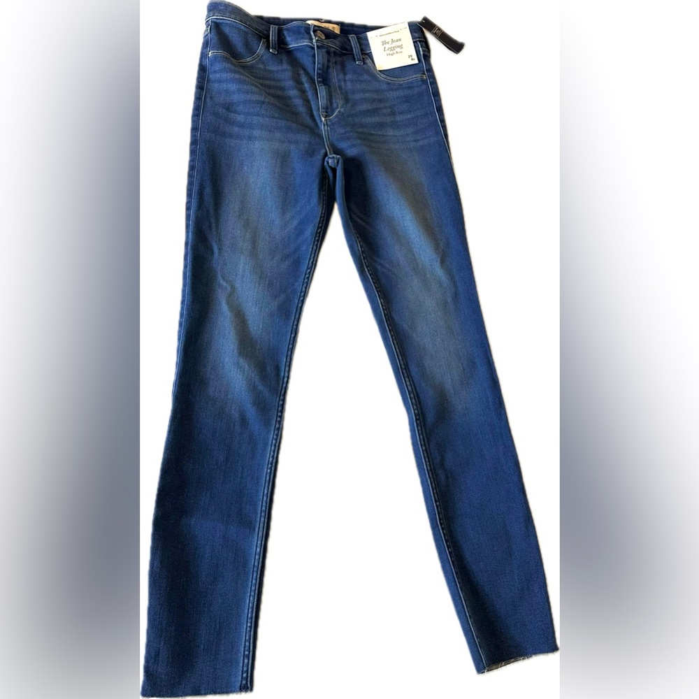 NWT Form Fitting Blue Jean Legging, 10.5“ High Rise, Size 29, 8R Abercrombie